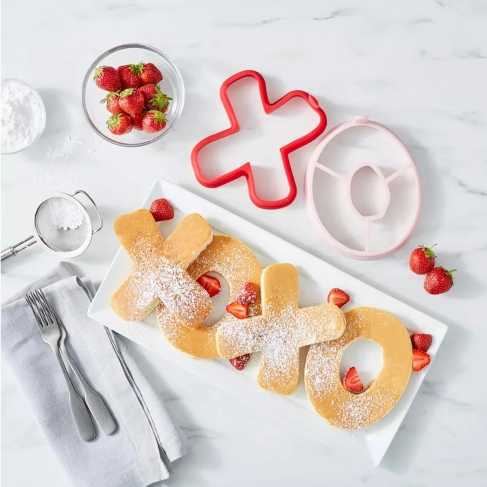 NEW! “XO” Pancake & Egg Molds, Sur La Table, Brand New in Box, FABULOUS